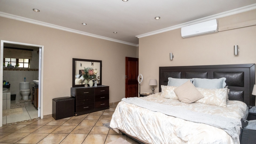 5 Bedroom Property for Sale in Protea Park North West